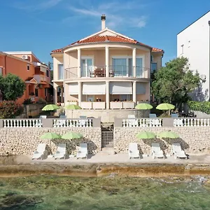 https://apartments-kiara-bibinje.hotelinzadar.com